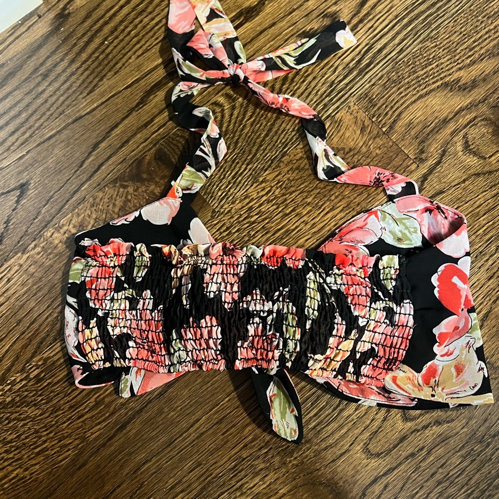Lulus 2 piece resort wear set! Cropped top and high waisted pants. - Picture 6 of 10